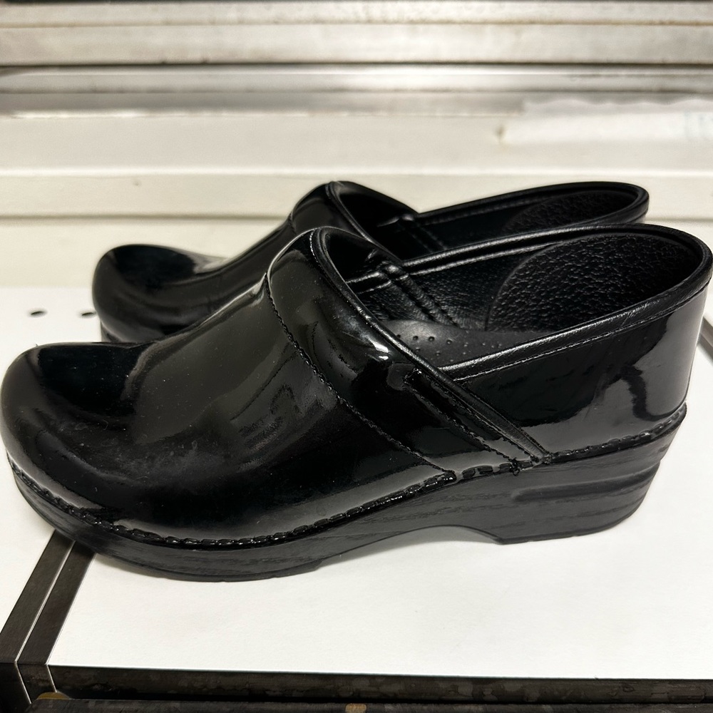 Dansko professional patent black clog